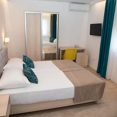 Amicus Hotel 4*